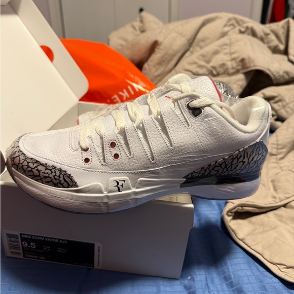 Nike Zoom Vapor AJ3 x Roger Federer Tennis Shoe - Picture 4 of 10